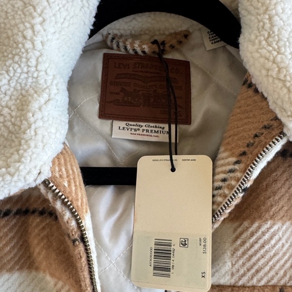 NWT Levi's Shrunken '90s Flannel Jacket in Tan and Cream Plaid - Picture 8 of 10